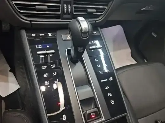 Porsche Macan 2022 (71800 км)