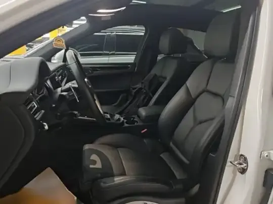 Porsche Macan 2022 (71800 км)