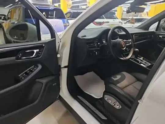Porsche Macan 2022 (71800 км)