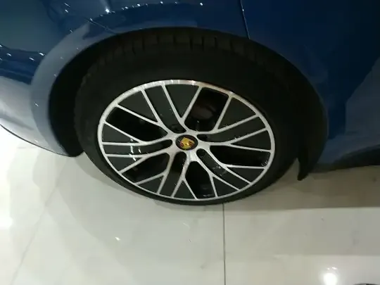 Porsche Taycan 2022 (22400 км)