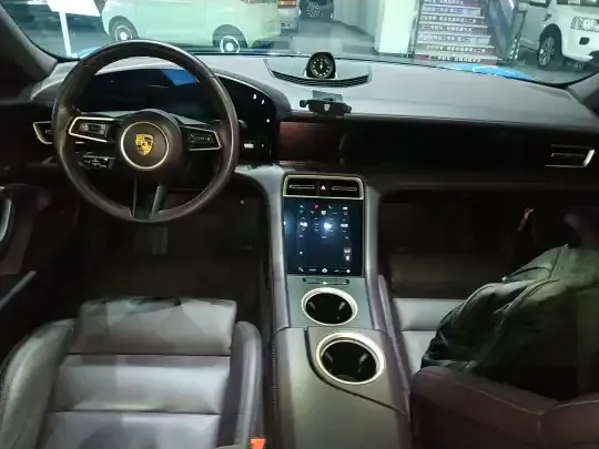 Porsche Taycan 2022 (22400 км)