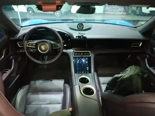 Porsche Taycan 2022 (22400 км)