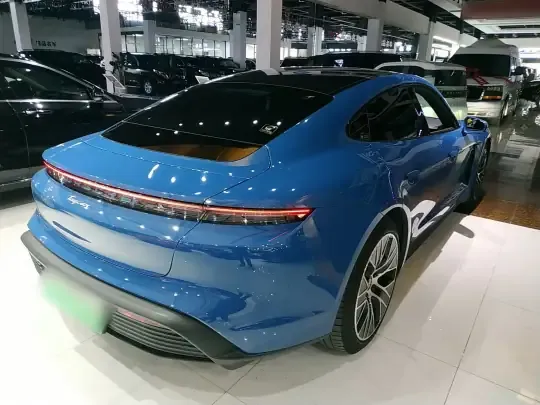 Porsche Taycan 2022 (22400 км)