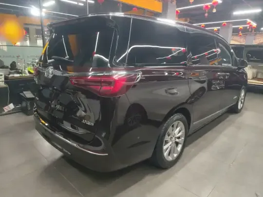 Buick GL8 2022 (126300 км)