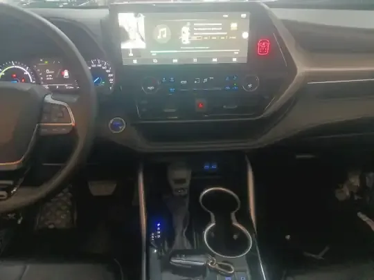 Toyota Crown Kluger 2021 (61100 км)