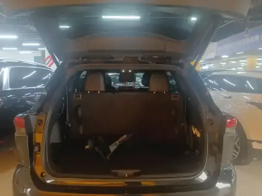 Toyota Crown Kluger 2021 (61100 км)
