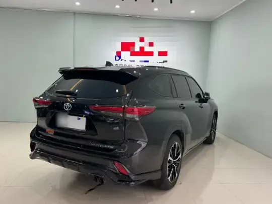 Toyota Crown Kluger 2021 (72200 км)