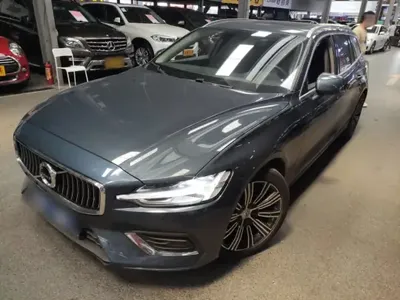 Volvo V60 2022 (18500 км)