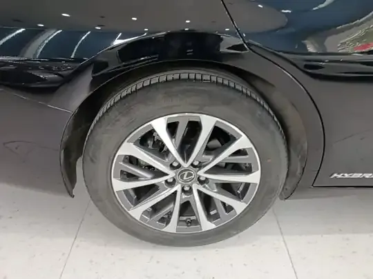 Lexus ES 2021 (69700 км)