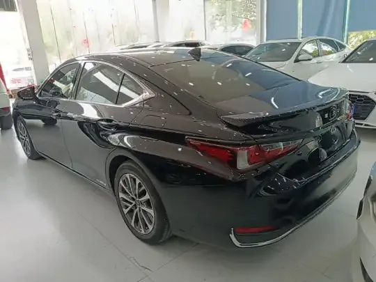 Lexus ES 2021 (69700 км)