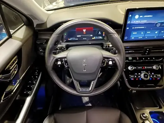 Lincoln Corsair New Energy 2021 (14300 км)