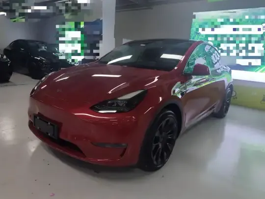 Tesla Model Y 2021 (41800 км)