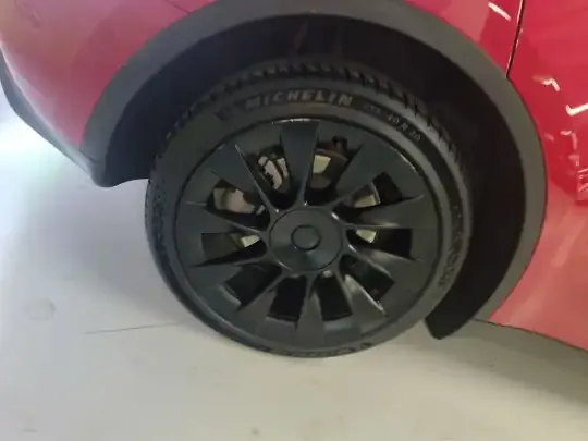 Tesla Model Y 2021 (41800 км)
