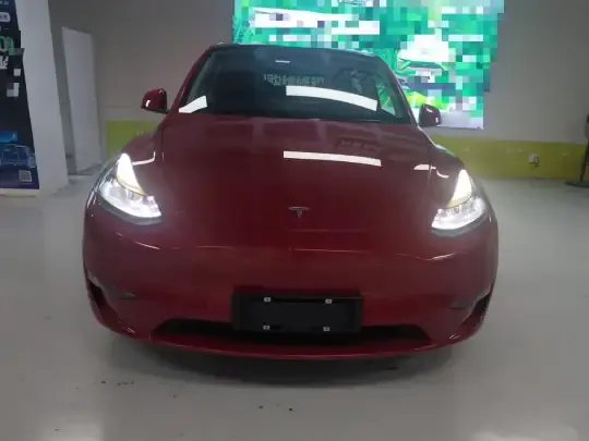 Tesla Model Y 2021 (41800 км)