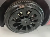 Tesla Model Y 2021 (41800 км)