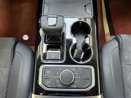 Hongqi HS7 2022 (7800 км)