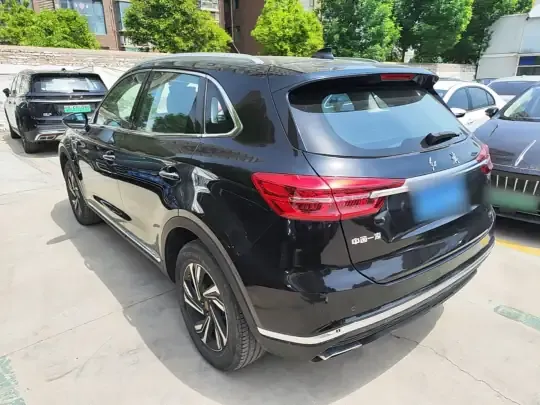 Hongqi HS5 2022 (35700 км)