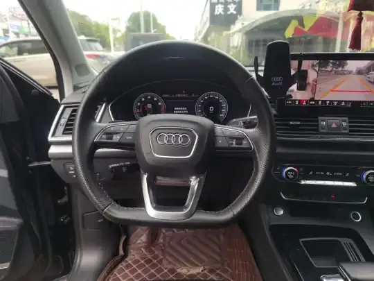 Audi Q5L 2022 (95800 км)