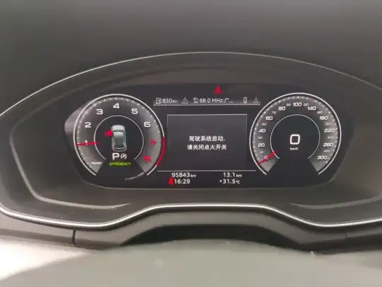 Audi Q5L 2022 (95800 км)