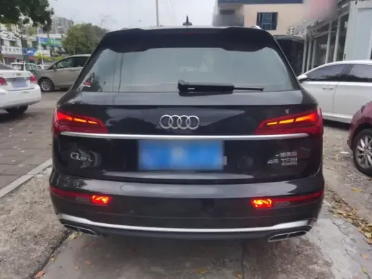 Audi Q5L 2022 (95800 км)