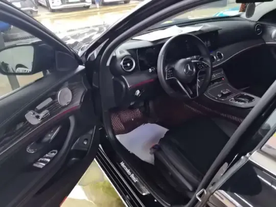 Mercedes-Benz E-Class 2022 (42300 км)