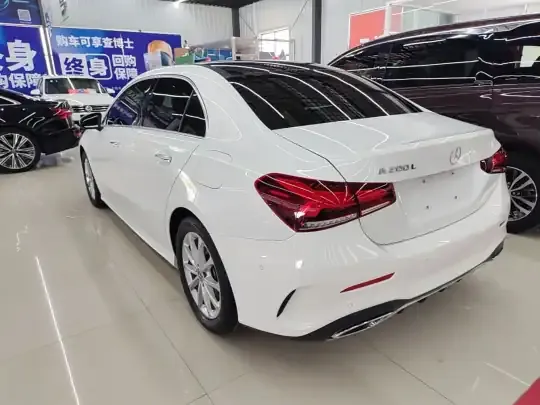 Mercedes-Benz A-Class 2022 (30700 км)