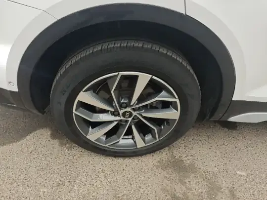 Audi Q5L 2022 (52400 км)
