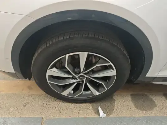 Audi Q5L 2022 (52400 км)