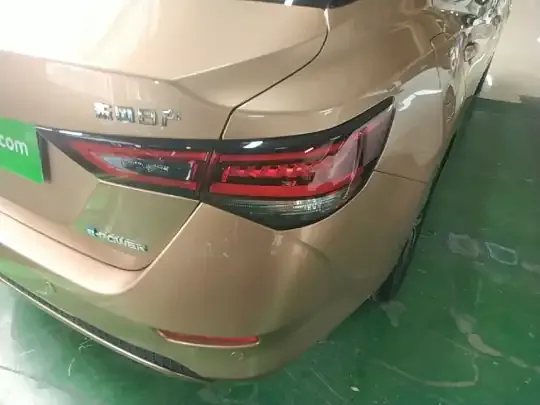 Nissan Sylphy 2022 (15900 км)