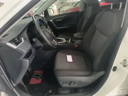 Toyota RAV4 2021 (43200 км)