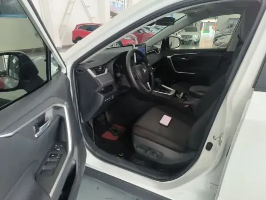 Toyota RAV4 2021 (43200 км)