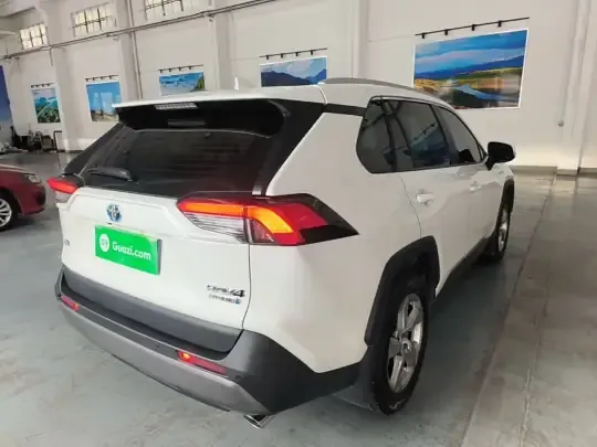 Toyota RAV4 2021 (43200 км)