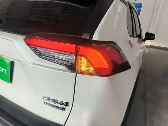 Toyota RAV4 2021 (43200 км)