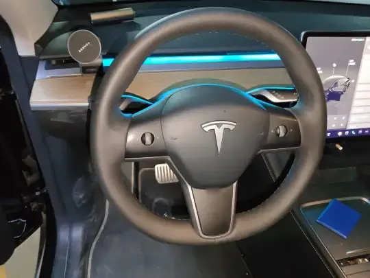 Tesla Model Y 2022 (104000 км)