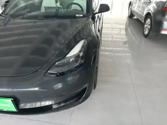 Tesla Model 3 2021 (42400 км)