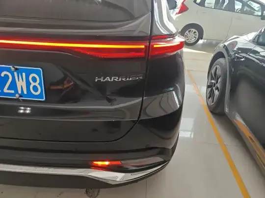 Toyota Harrier 2022 (40800 км)