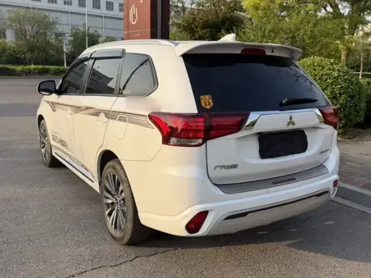 Mitsubishi Outlander 2021 (28400 км)