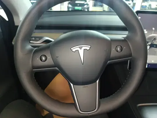 Tesla Model Y 2022 (21200 км)