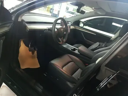 Tesla Model Y 2022 (21200 км)