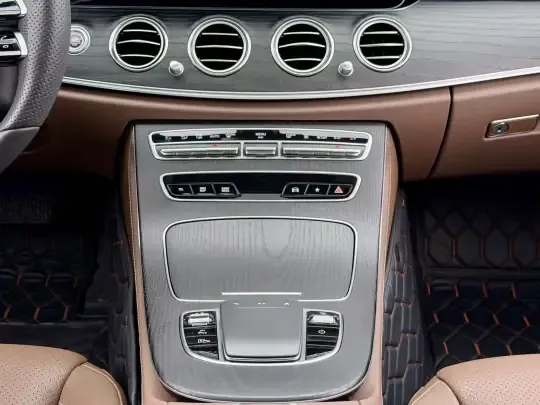Mercedes-Benz E-Class New Energy 2022 (27500 км)