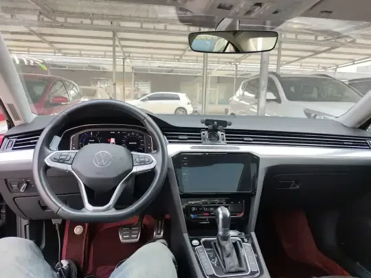Volkswagen Magotan GTE Plug-in Hybrid 2022 (15200 км)