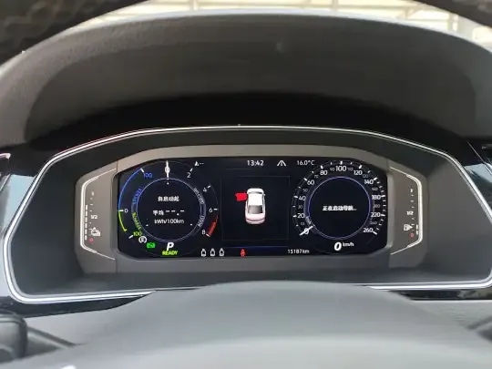 Volkswagen Magotan GTE Plug-in Hybrid 2022 (15200 км)