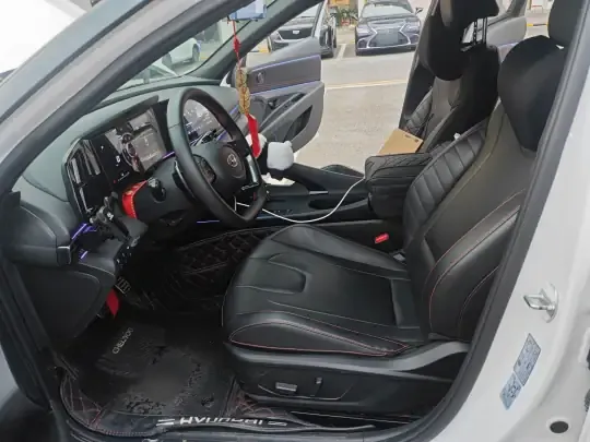 Hyundai Elantra 2022 (74800 км)