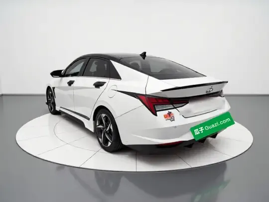 Hyundai Elantra 2022 (74800 км)