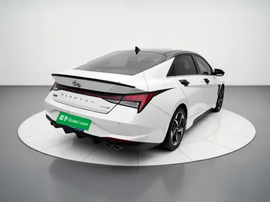 Hyundai Elantra 2022 (74800 км)