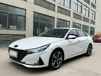Hyundai Elantra 2022 (24200 км)