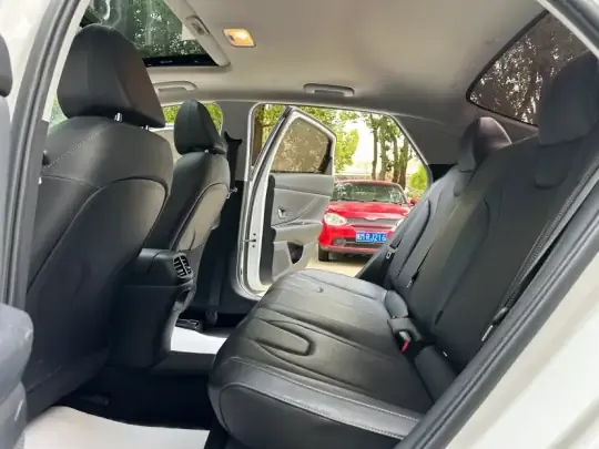 Hyundai Elantra 2022 (24200 км)