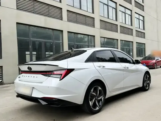 Hyundai Elantra 2022 (24200 км)