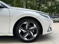 Hyundai Elantra 2022 (24200 км)
