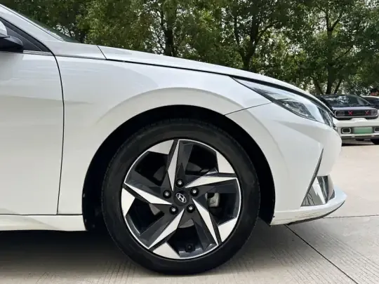 Hyundai Elantra 2022 (24200 км)